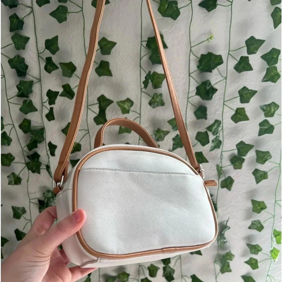 EUC Nautica White and Tan Crossbody Bag - Picture 3 of 5